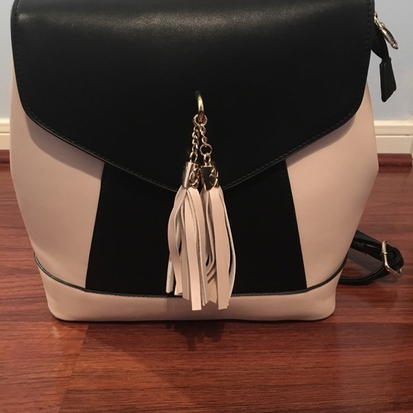 Backpack - Picture 4 of 5